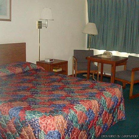Daleville Anderson Chesterfield Travel Inn חדר תמונה
